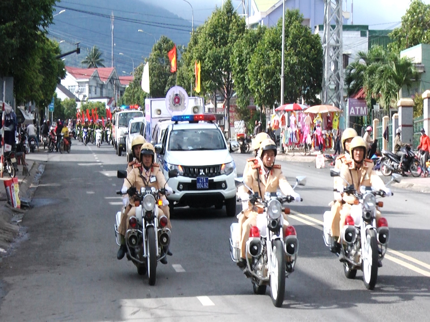 Công an huyện Krông Bông ra quân thực hiện kế hoạch đợt cao điểm tấn công trấn áp tội phạm