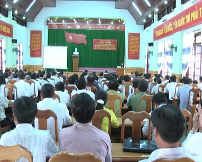 HUYỆN ỦY KRÔNG BÔNG: TỔ CHỨC HỌC TẬP, QUÁN TRIỆT CHUYÊN ĐỀ NĂM 2018 VỀ “XÂY DỰNG PHONG CÁCH, TÁC PHONG CÔNG TÁC CỦA NGƯỜI ĐỨNG ĐẦU, CÁN BỘ, ĐẢNG VIÊN TRONG HỌC TẬP VÀ LÀM THEO TƯ TƯỞNG, ĐẠO ĐỨC, PHONG CÁCH HỒ CHÍ MINH”