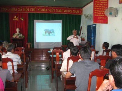 Tập huấn kỹ thuật chăn nuôi cho nông dân các xã Hòa Sơn, Khuê Ngọc Điền và thị trấn Krông Kmar