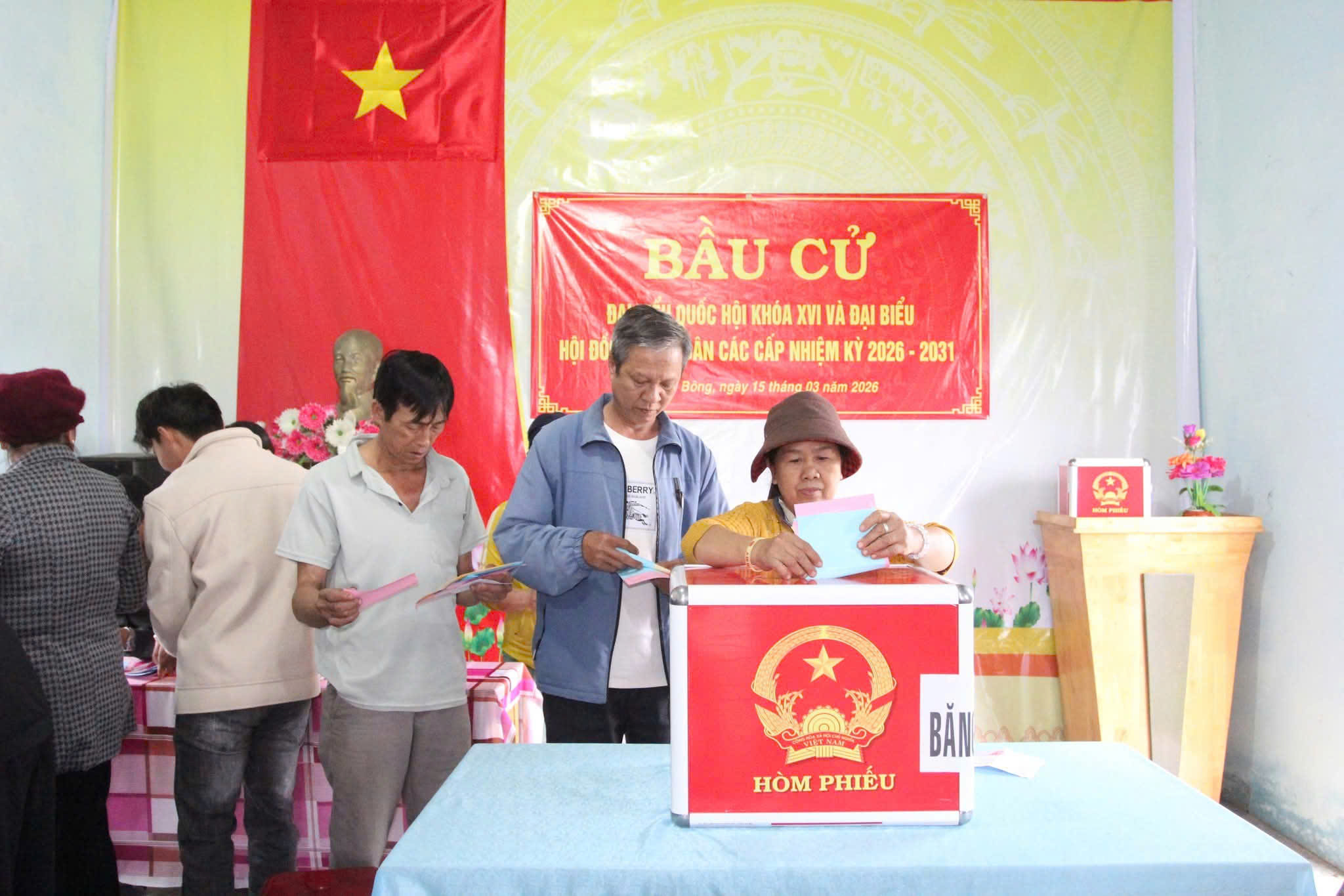 Không khí bầu cử sôi nổi – cử tri xã Krông Bông tích cực tham gia bỏ phiếu