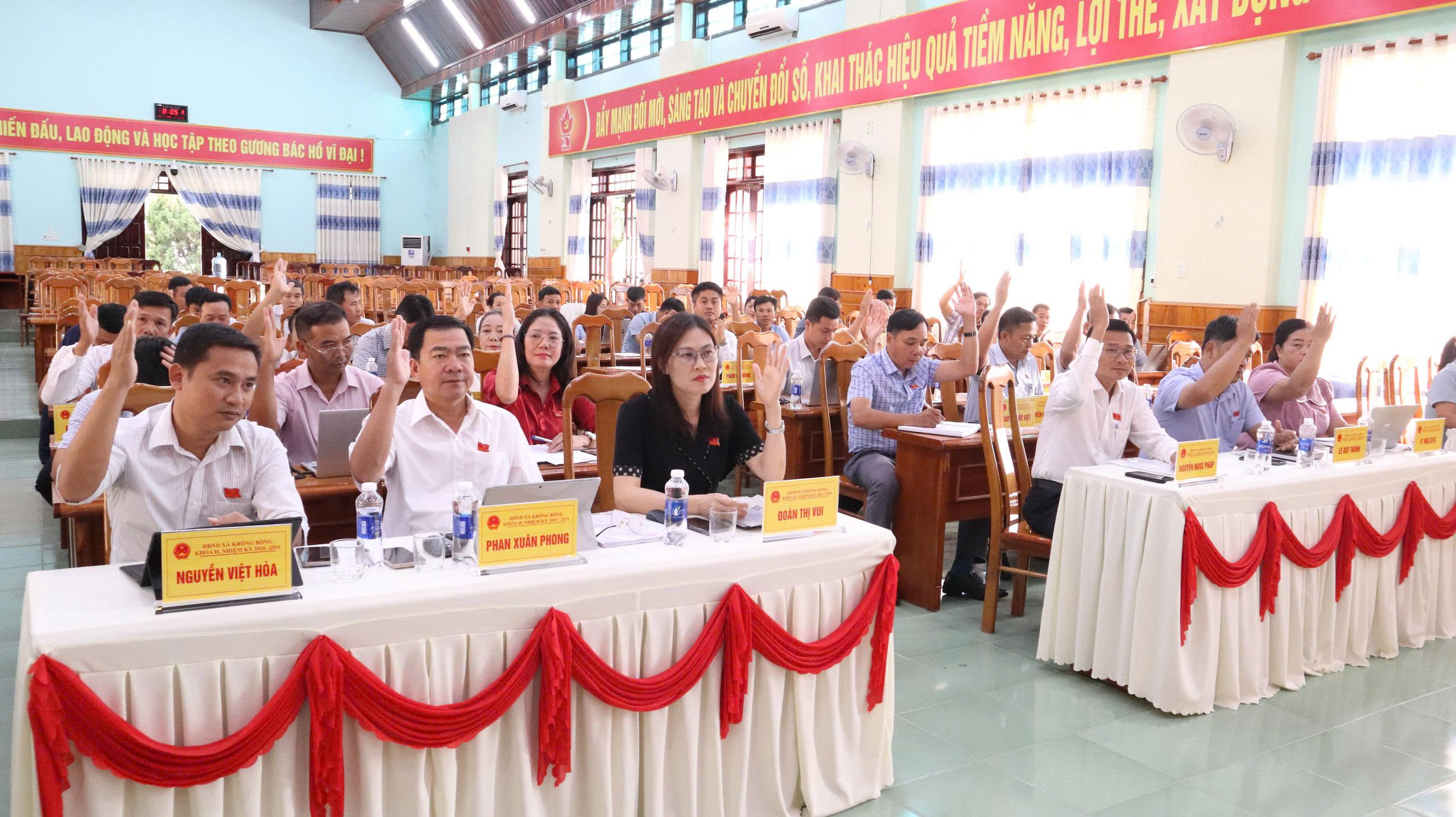 HĐND xã Krông Bông thông qua nhiều nghị quyết quan trọng tại kỳ họp chuyên đề lần thứ ba
