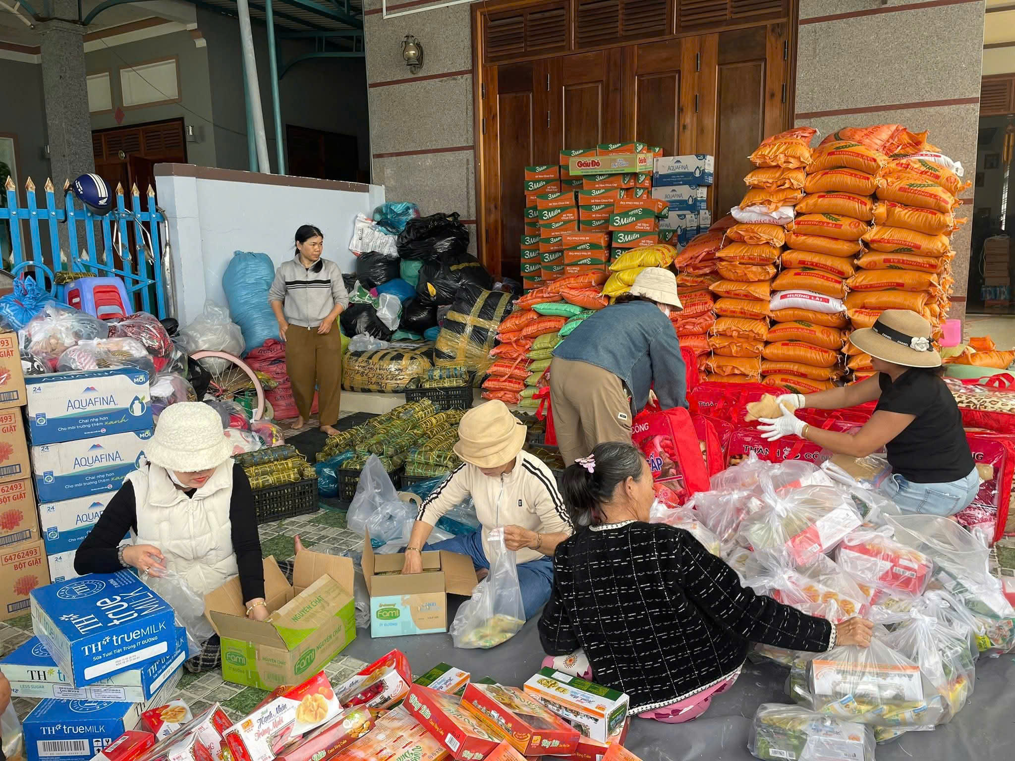 Người dân Krông Bông hướng về bà con vùng lũ phía Đông Đắk Lắk