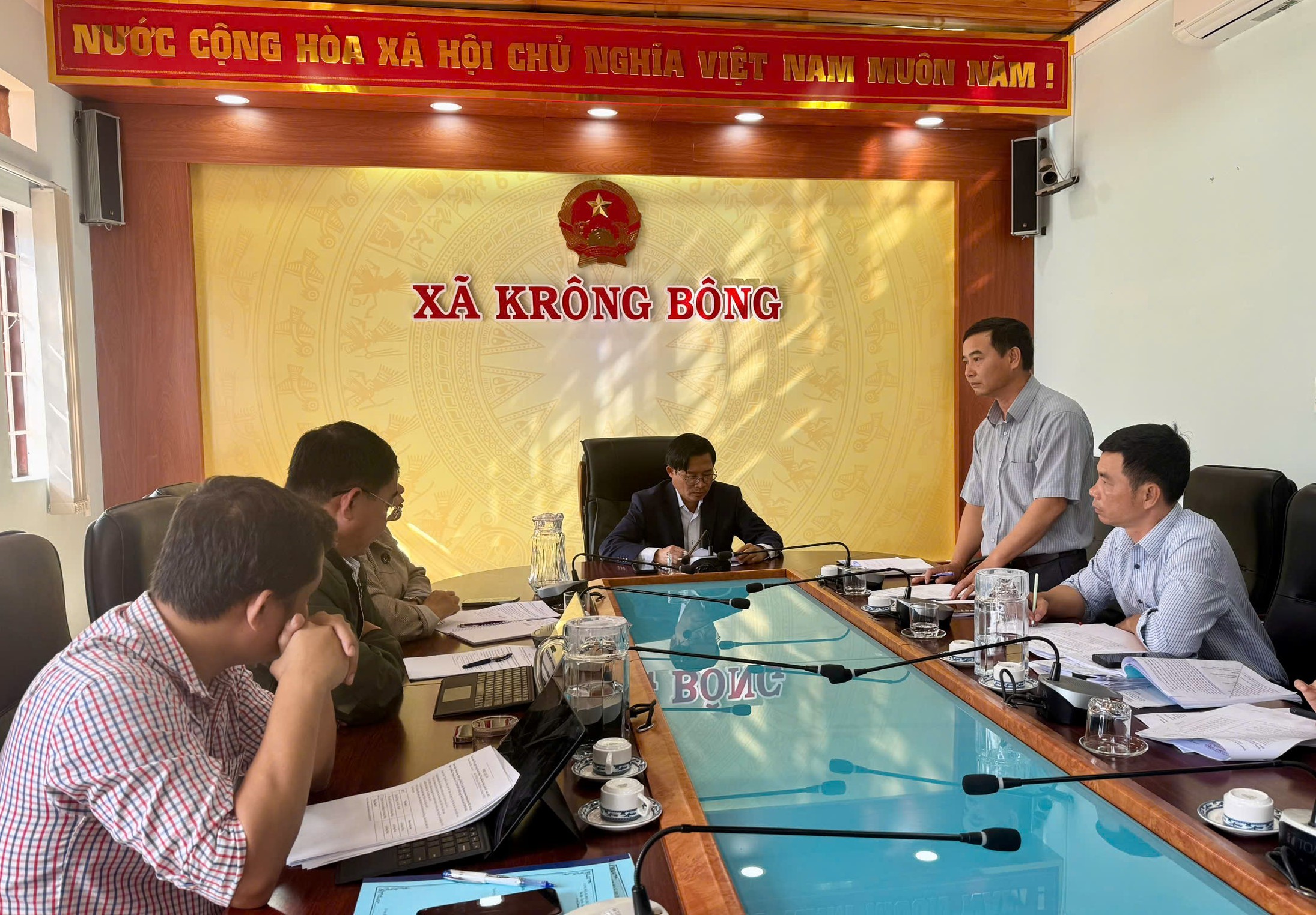 Hội đồng Thi đua – Khen thưởng xã Krông Bông tổ chức cuộc họp xét thi đua, khen thưởng cho tập thể, cá nhân năm 2025.